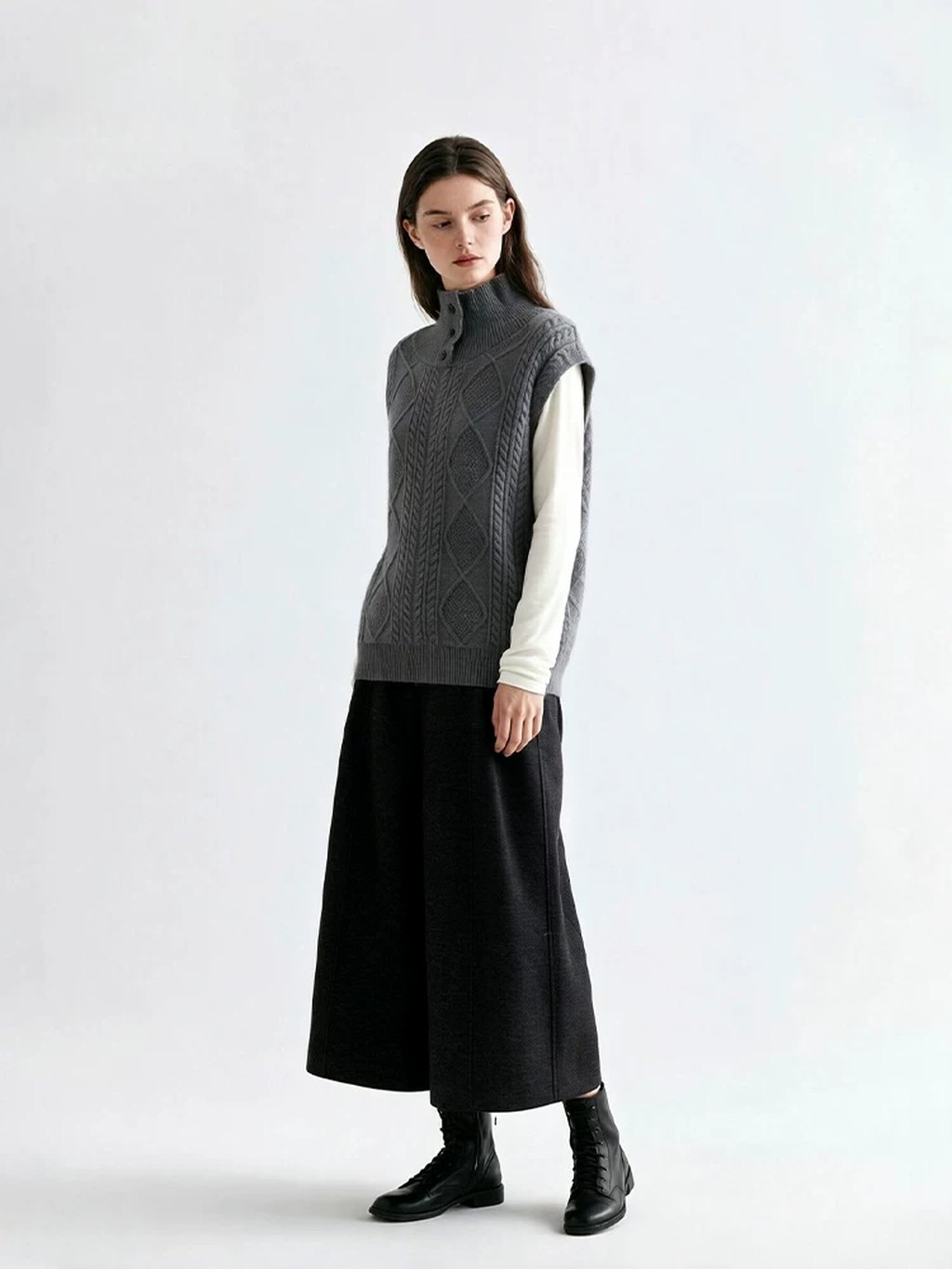 LK-117 Vest — cable, high collar, stand collar, buttoned view 3